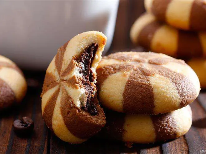 Galleta bicolor rellena
