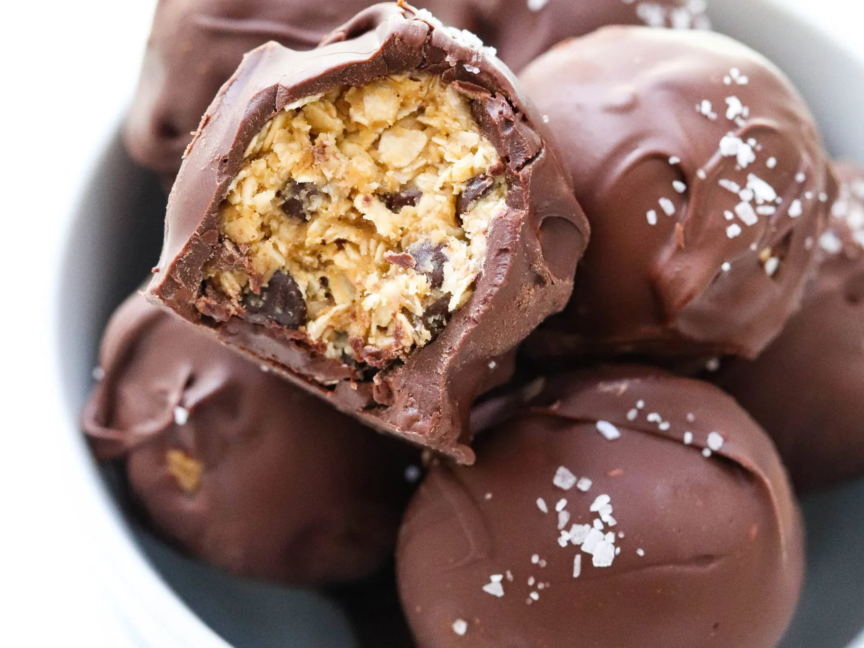 Bola de proteína bañada en chocolate