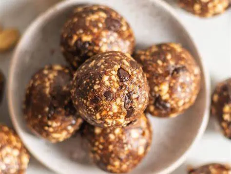 Bola energética de maní con chispas de chocolate