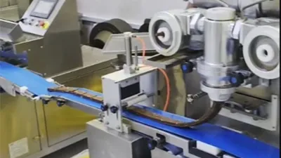 Máquina formadora y cortadora