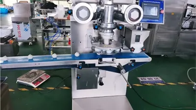Máquina formadora y rellenadora